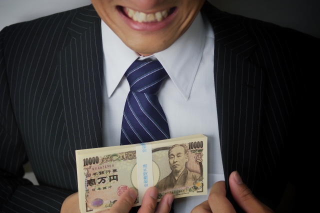 ヤミ金業者は金をせしめてほくそ笑む。門真市の弁護士や司法書士に無料相談する